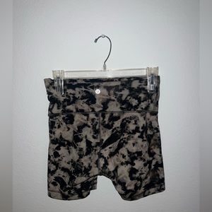 LULULEMON WUNDER TRAIN HIGH RISE SHORT